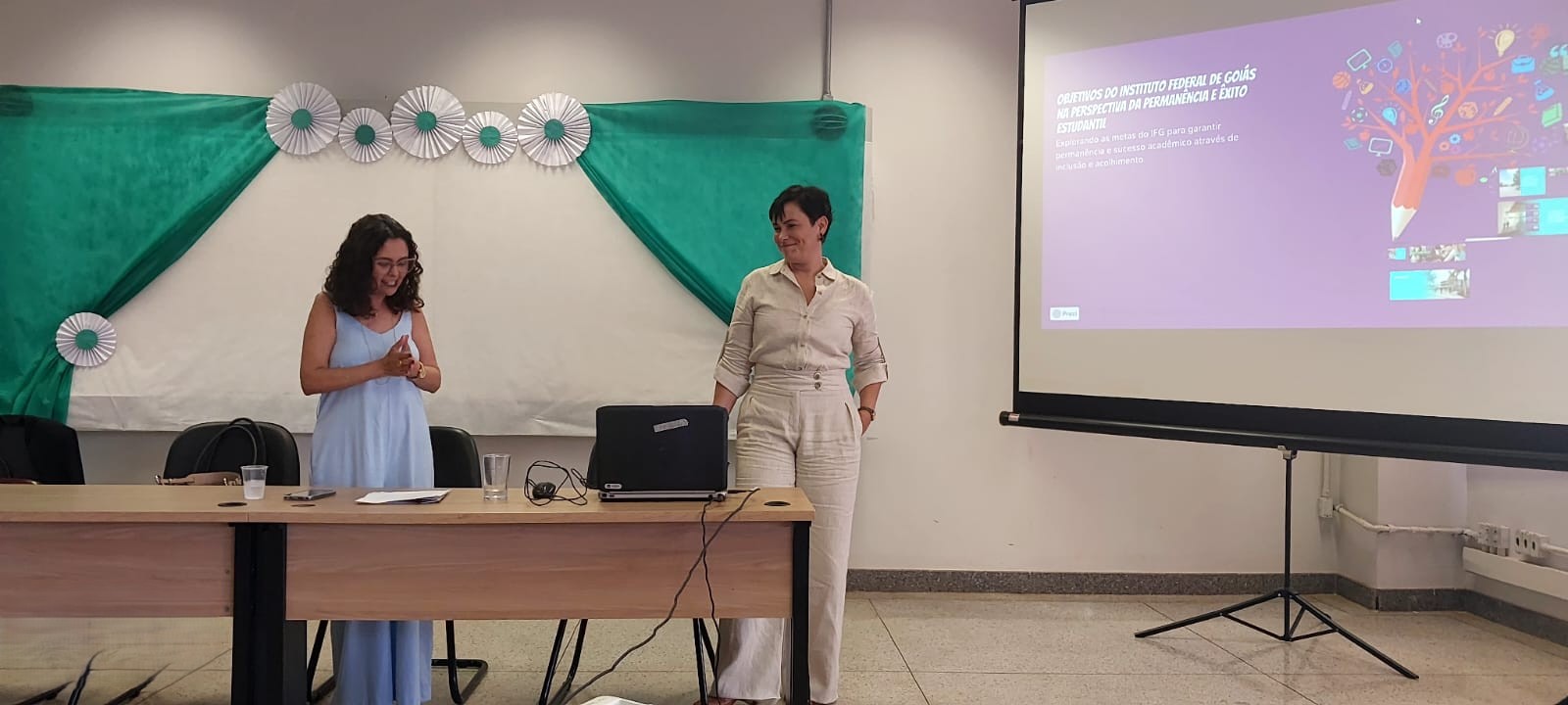 Palestra “Estratégias para a permanência e êxito nos Institutos Federais”, com a especialista da Rede APE e pedagoga do IFF prof.ª Heise Cristine Aires Arêas, e mediação da assistente social da CAE do câmpus Marcíria Castellani.